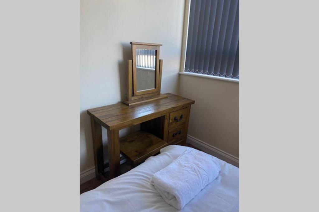 3 Bed Contemporary Crewe Apartment מראה חיצוני תמונה